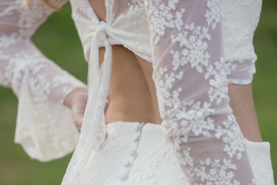 plano detalle de vestido de novia Mabel Galindo